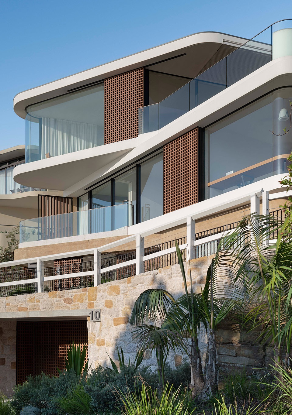 pacific view point house by luigi rosselli architects