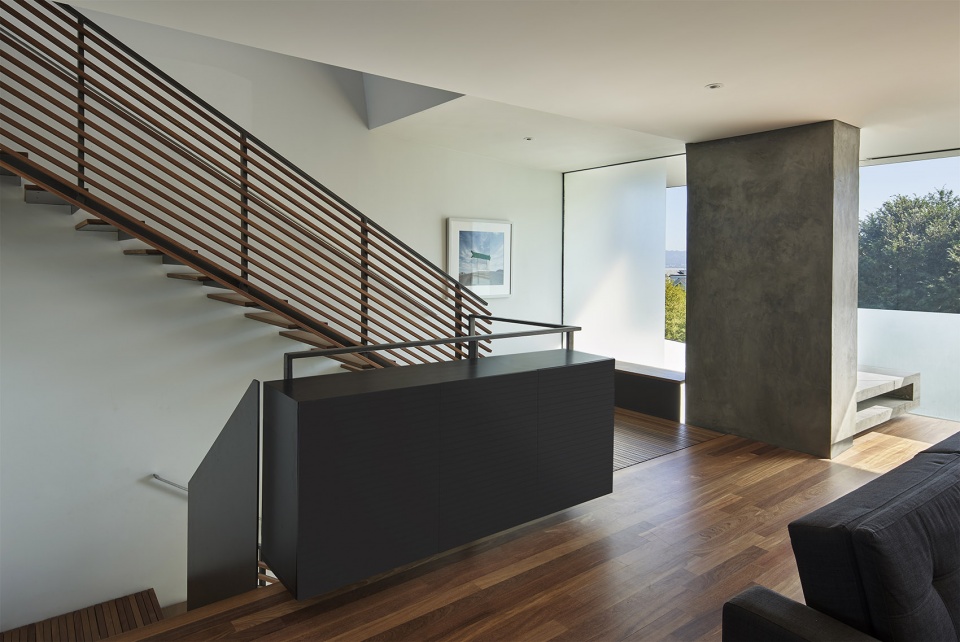 house on hillside by terry terry architecture
