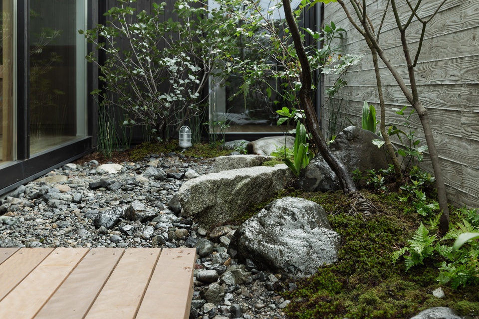 minakuchi house by hearth architects