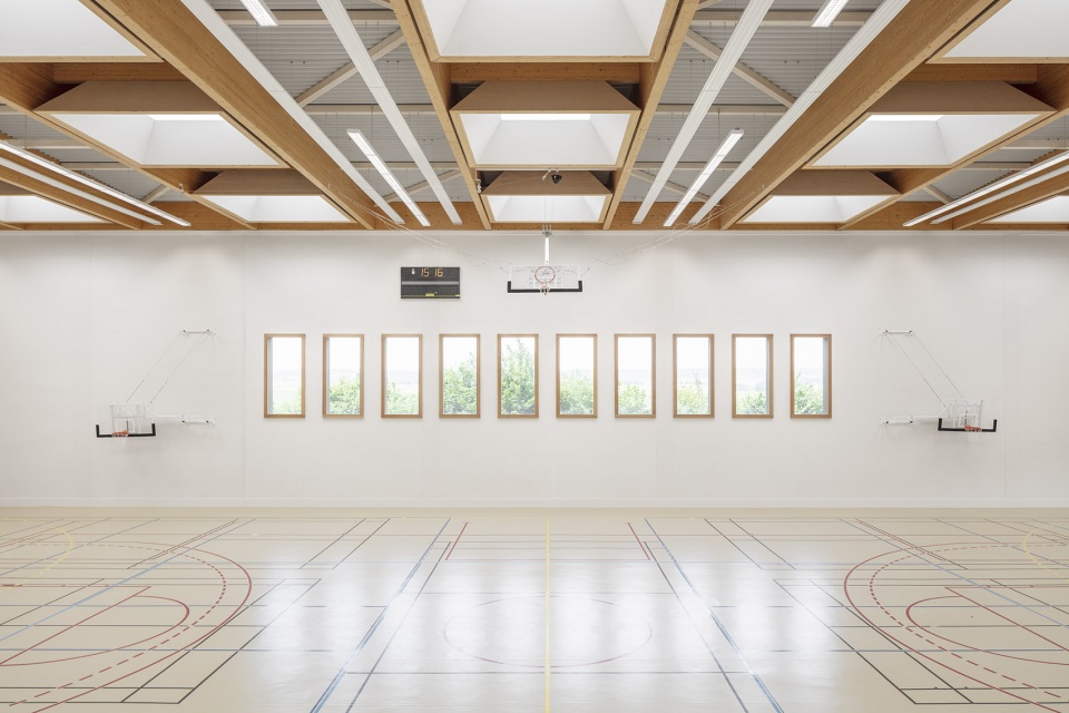 gymnasium villepreux by jolyloiret