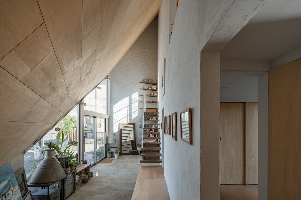 8.5 House by DOG