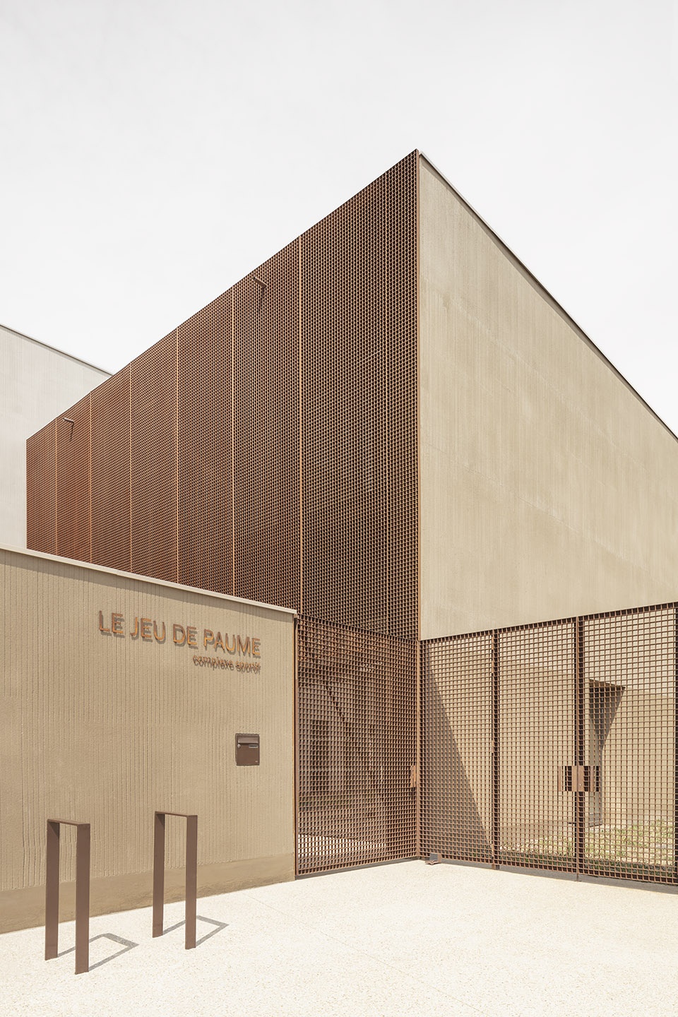 gymnasium villepreux by jolyloiret