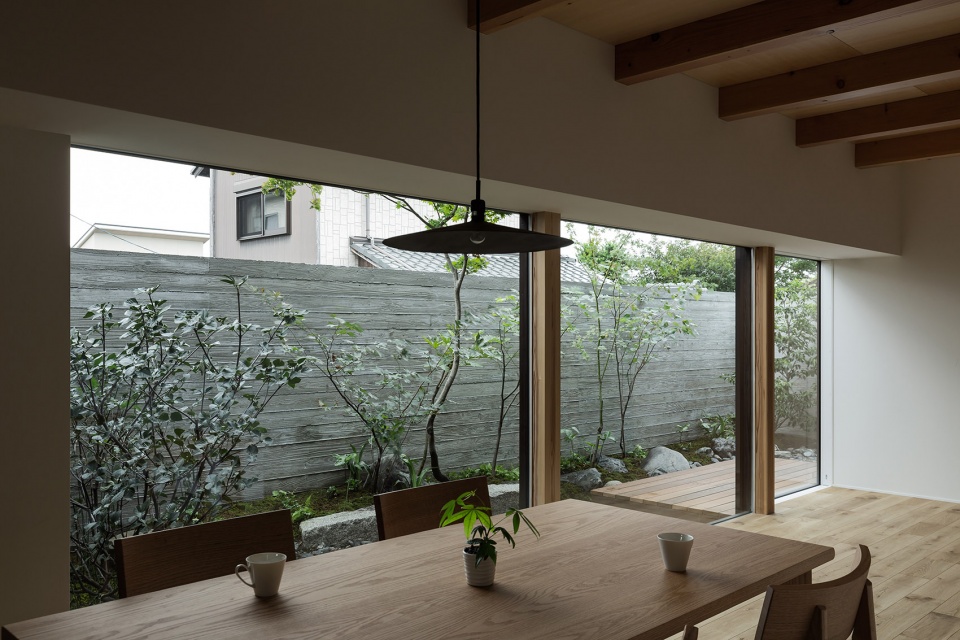 minakuchi house by hearth architects