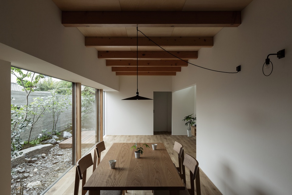 minakuchi house by hearth architects