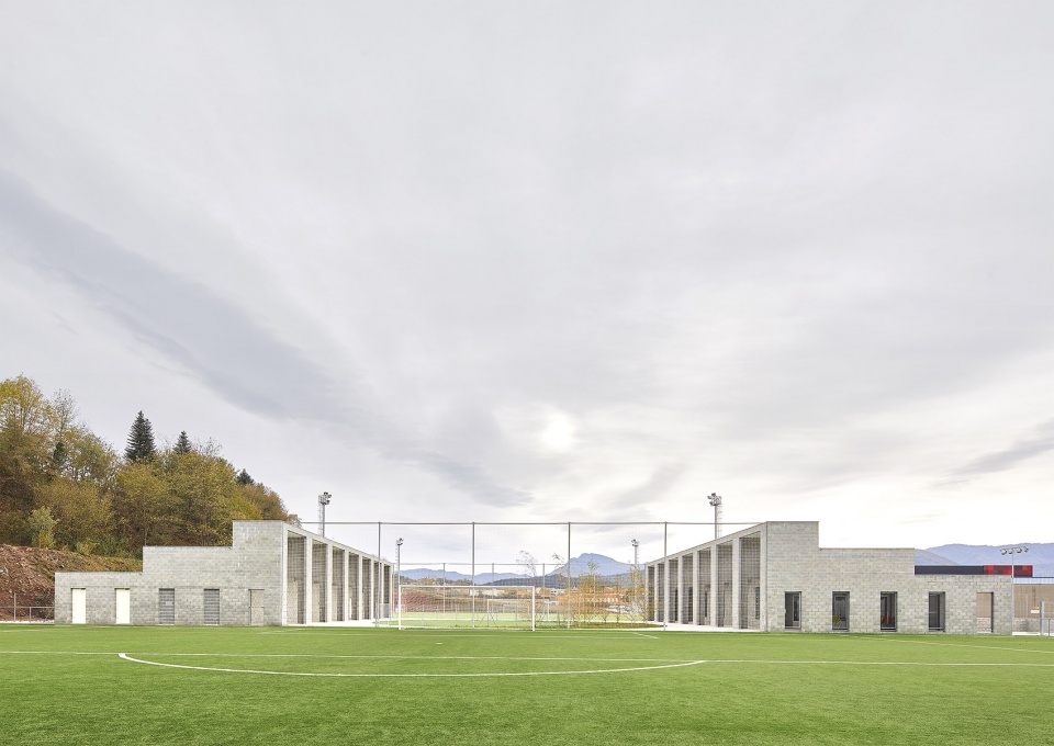 agora facility building in el morrot sports complex by unparelldarquitectes
