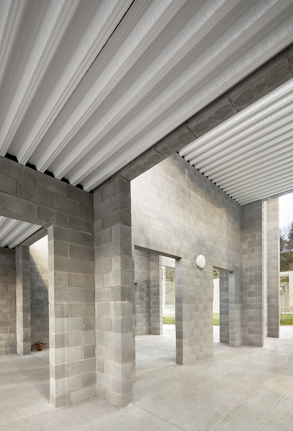 agora facility building in el morrot sports complex by unparelldarquitectes