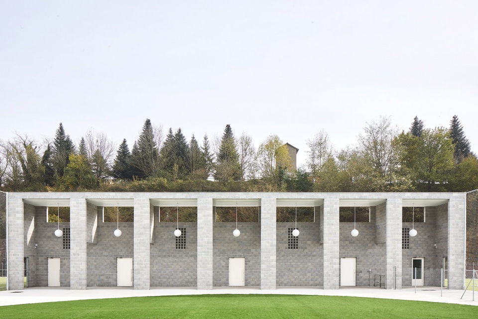 agora facility building in el morrot sports complex by unparelldarquitectes