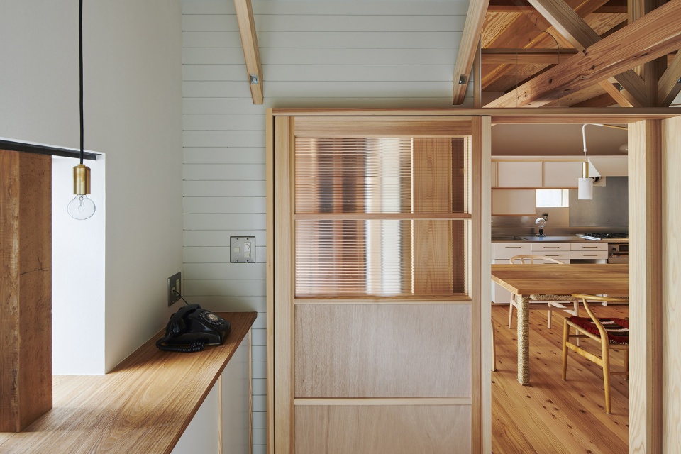 the anti earthquake reinforcing catwalk house by hitotomori architects