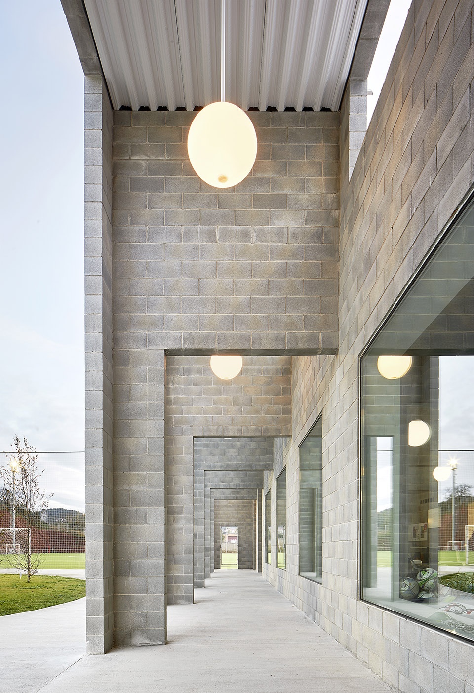 agora facility building in el morrot sports complex by unparelldarquitectes
