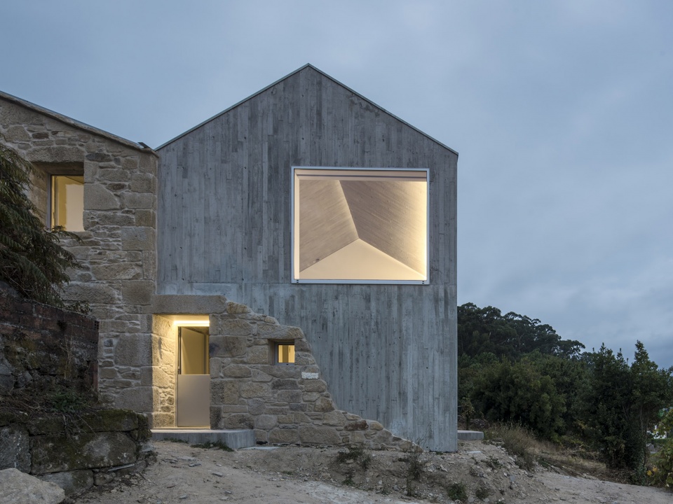 rural house restoration in miraflores by fuertespenedo arquitectos