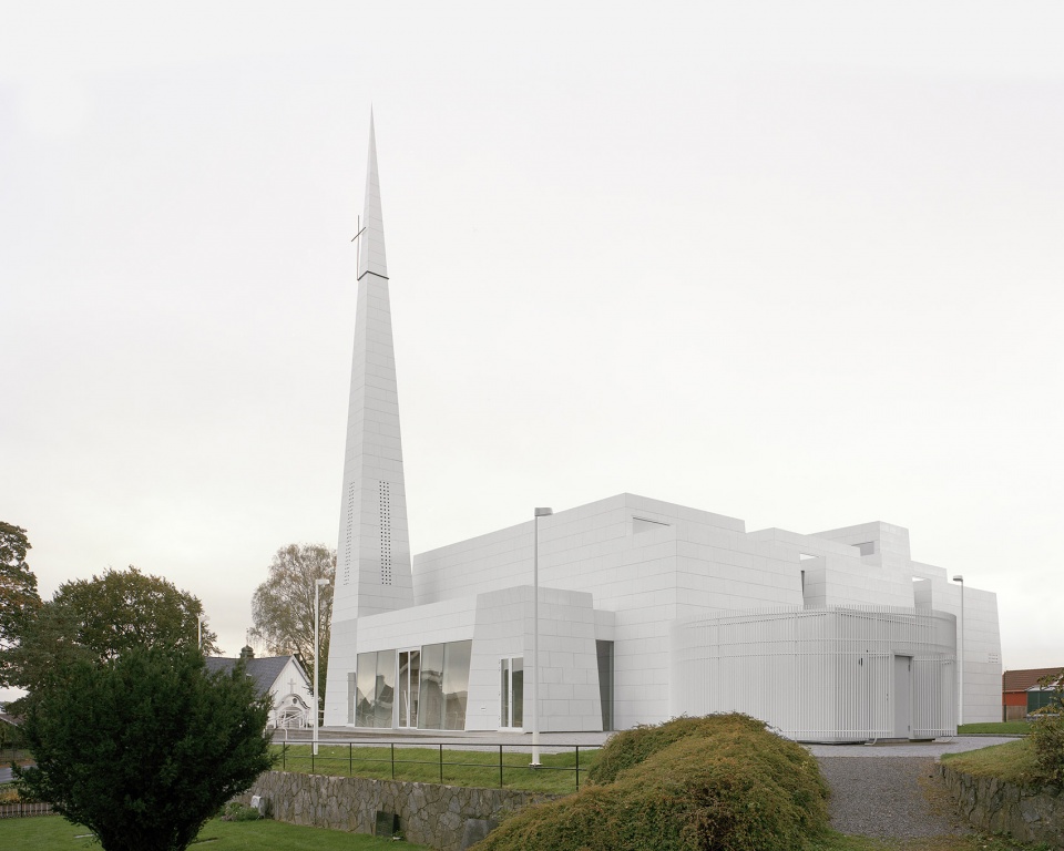 porsgrunn church by espen surnevik