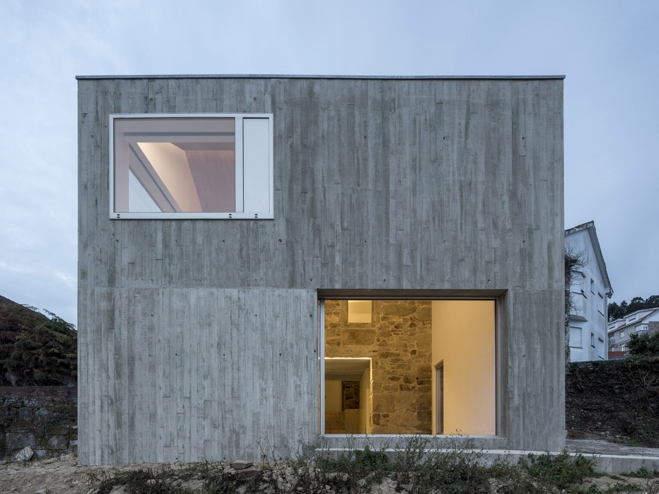 rural house restoration in miraflores by fuertespenedo arquitectos