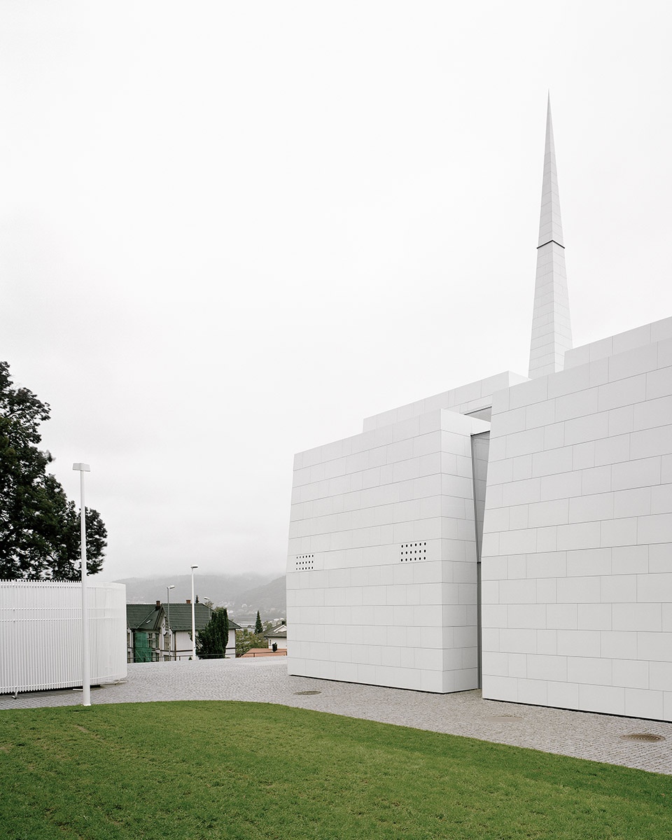 porsgrunn church by espen surnevik