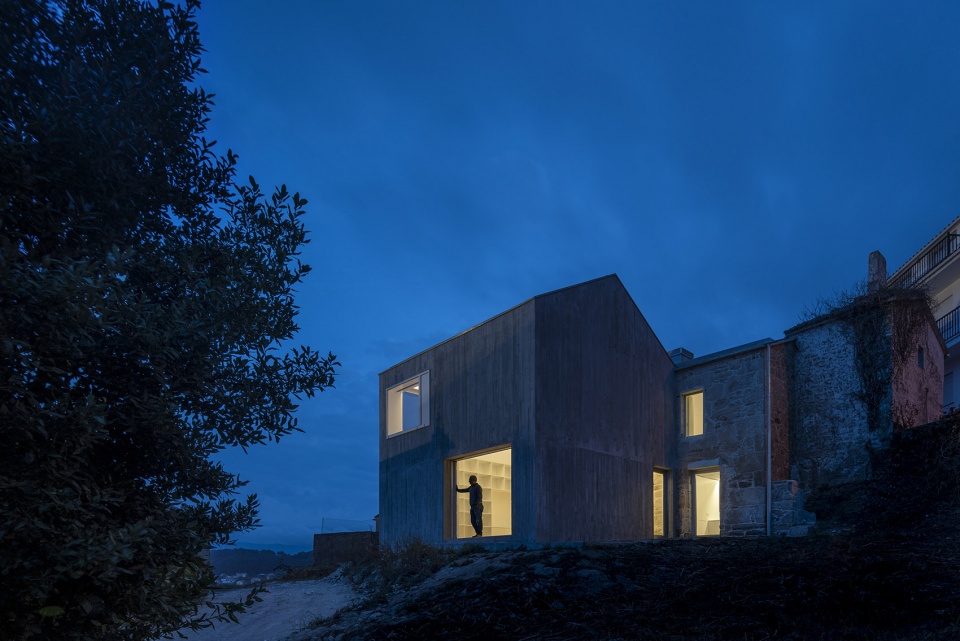 rural house restoration in miraflores by fuertespenedo arquitectos