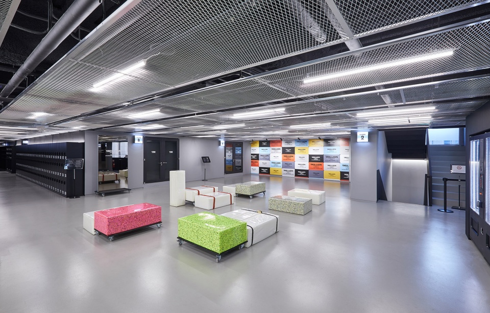 branding environmental design for 1million dance school by tux