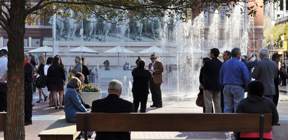 2019 asla general design award of honor sundance square plaza the heart of fort worth michael vergason landscape architects ltd