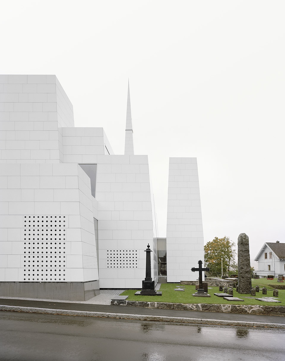 porsgrunn church by espen surnevik