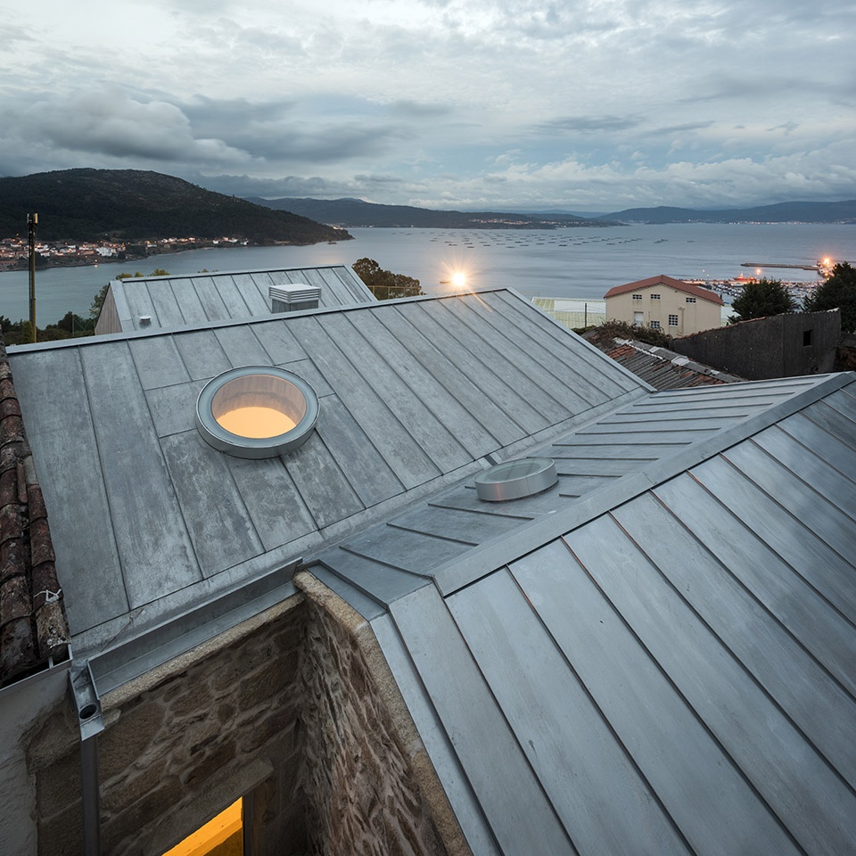 rural house restoration in miraflores by fuertespenedo arquitectos