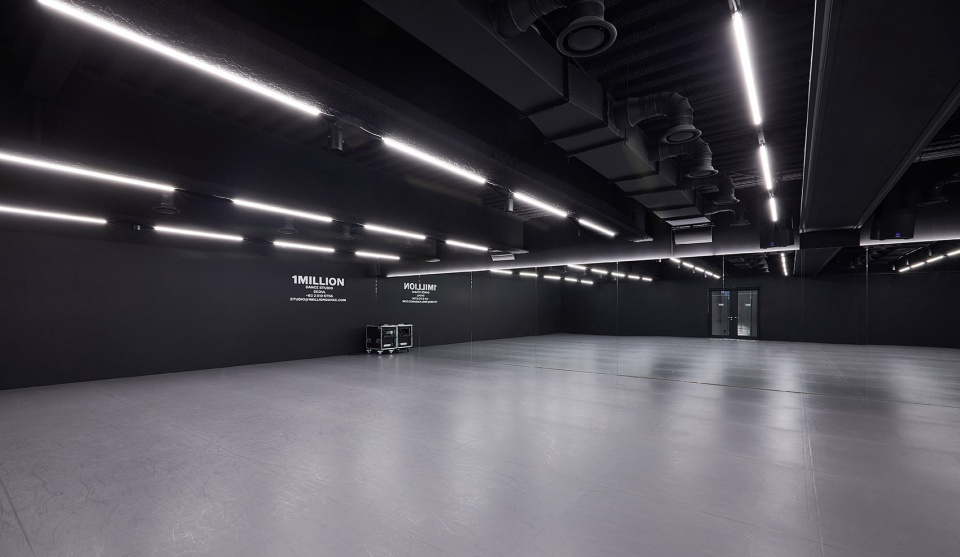 branding environmental design for 1million dance school by tux