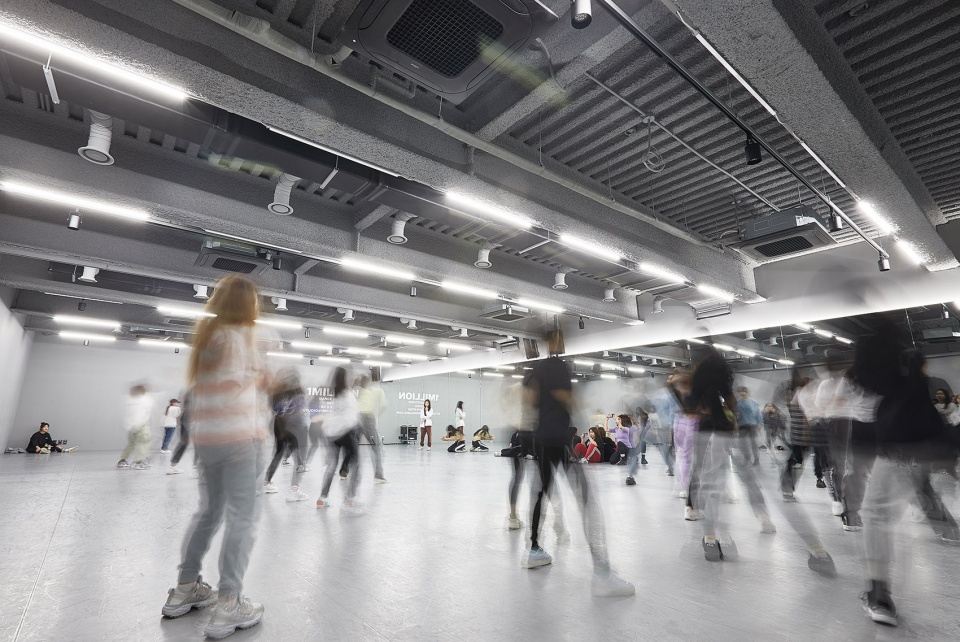 branding environmental design for 1million dance school by tux