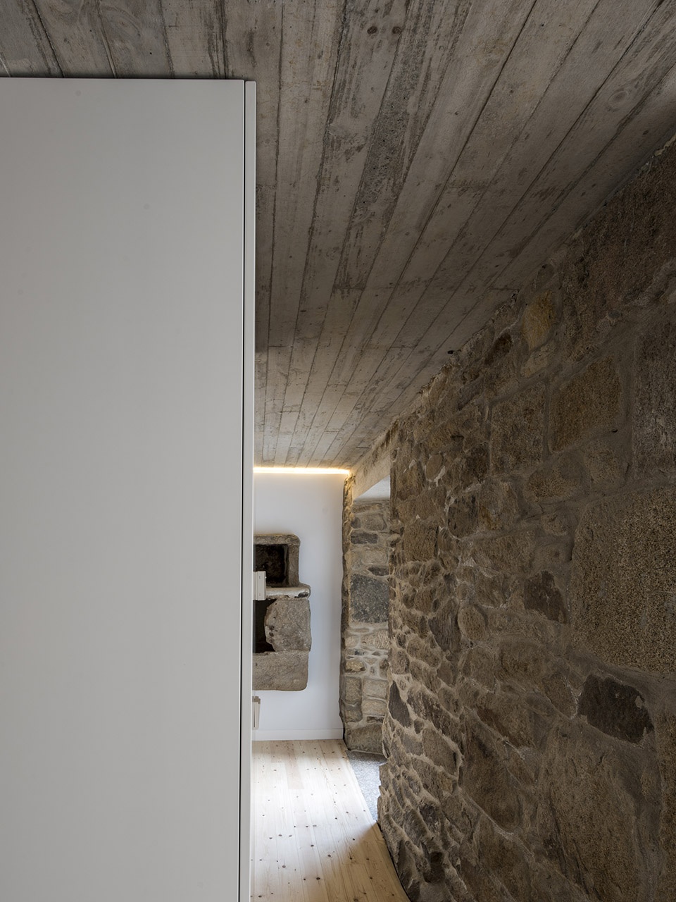rural house restoration in miraflores by fuertespenedo arquitectos