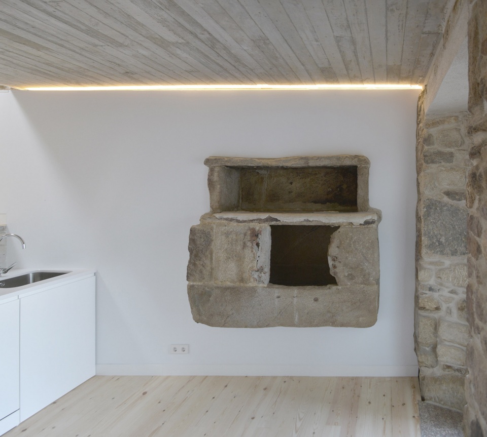 rural house restoration in miraflores by fuertespenedo arquitectos