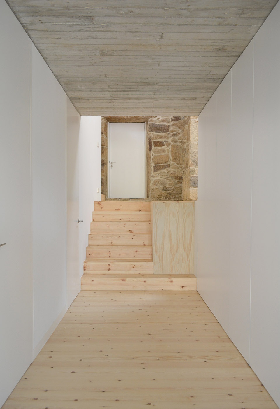 rural house restoration in miraflores by fuertespenedo arquitectos