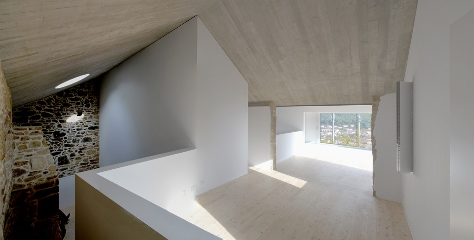 rural house restoration in miraflores by fuertespenedo arquitectos