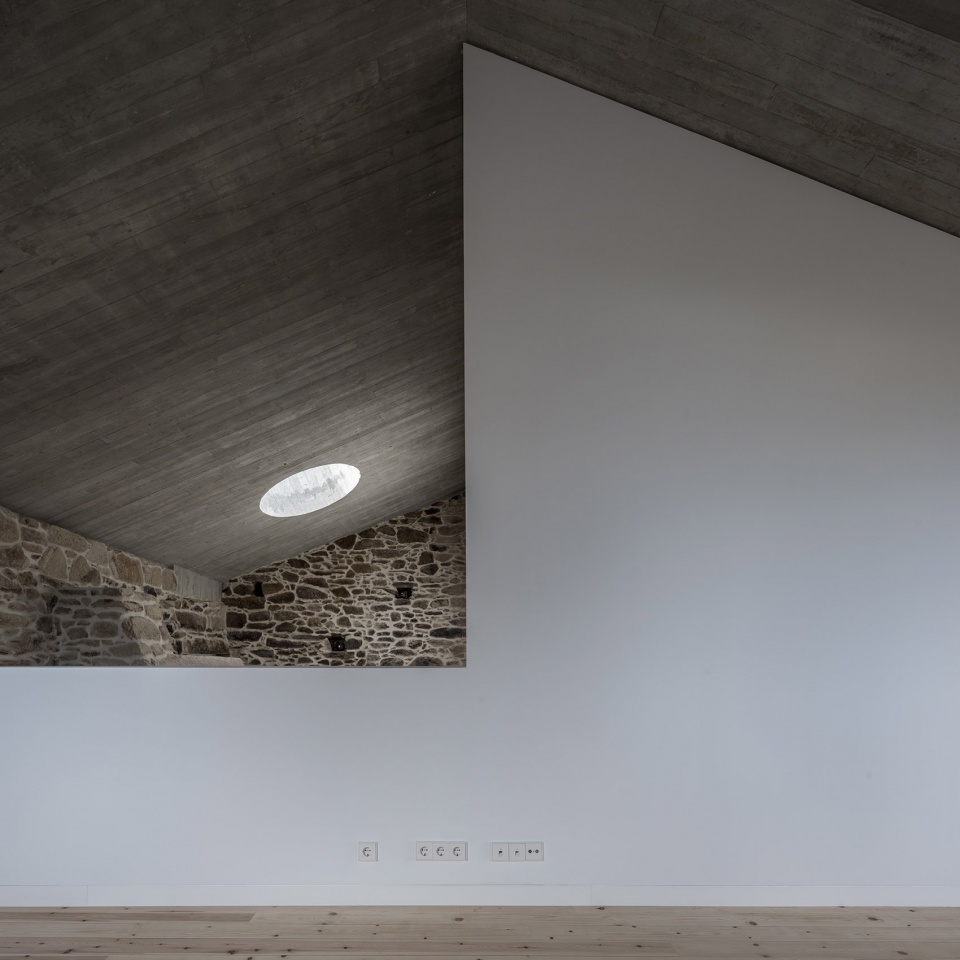 rural house restoration in miraflores by fuertespenedo arquitectos