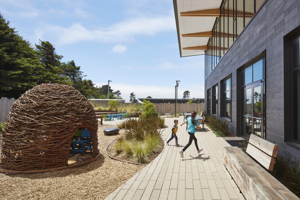 half moon bay library by noll tam architects