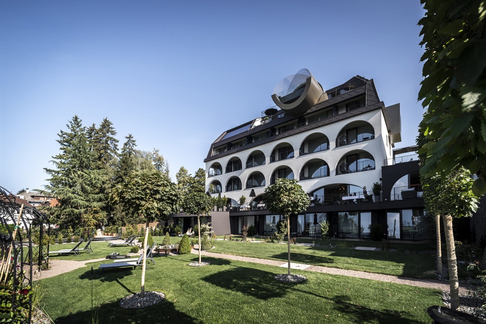 gloriette guesthouse by noa