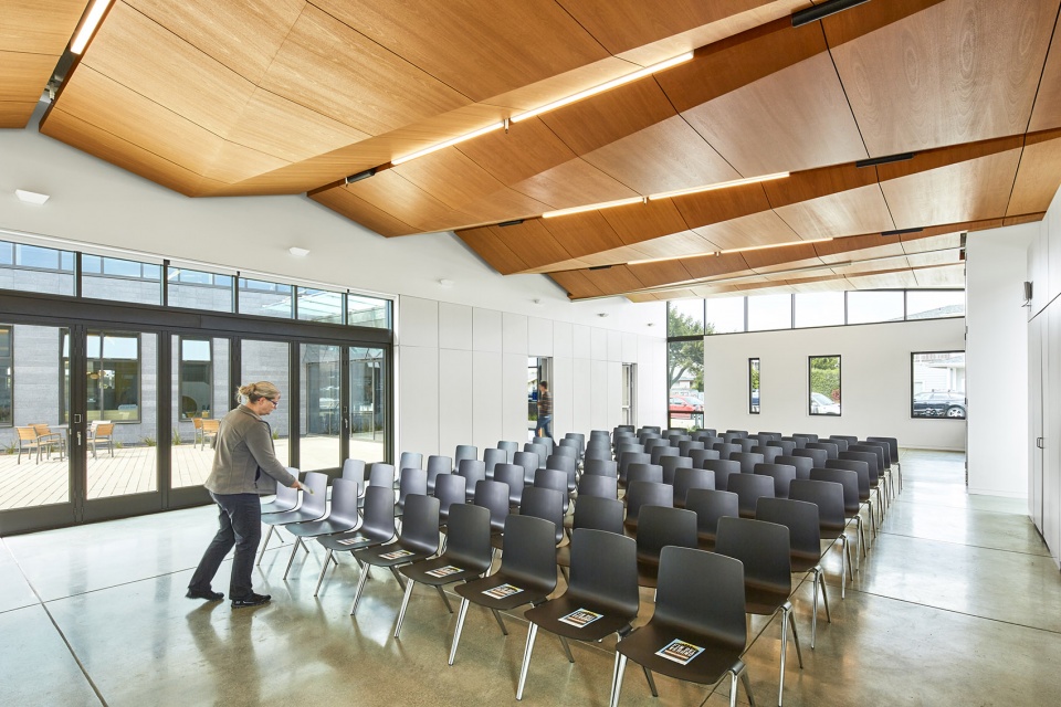 half moon bay library by noll tam architects
