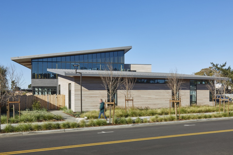 half moon bay library by noll tam architects