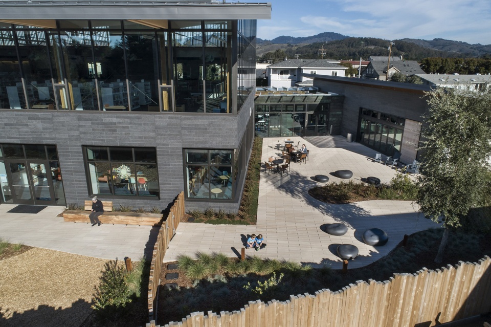 half moon bay library by noll tam architects