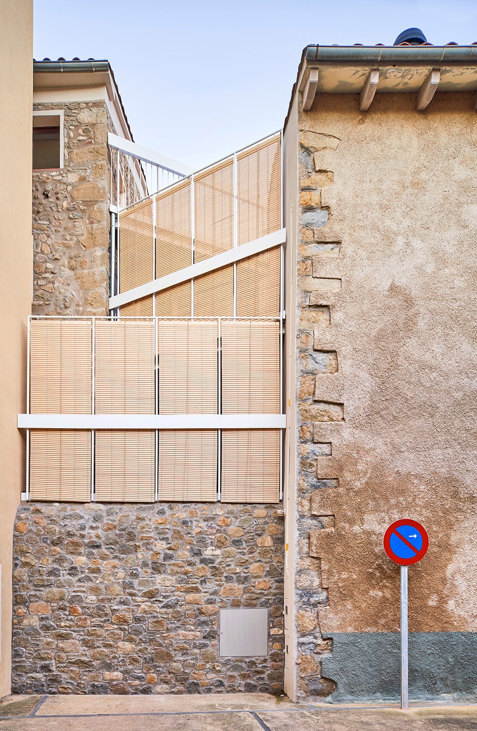 Terraces neighbouring house by unparelldarquitectes