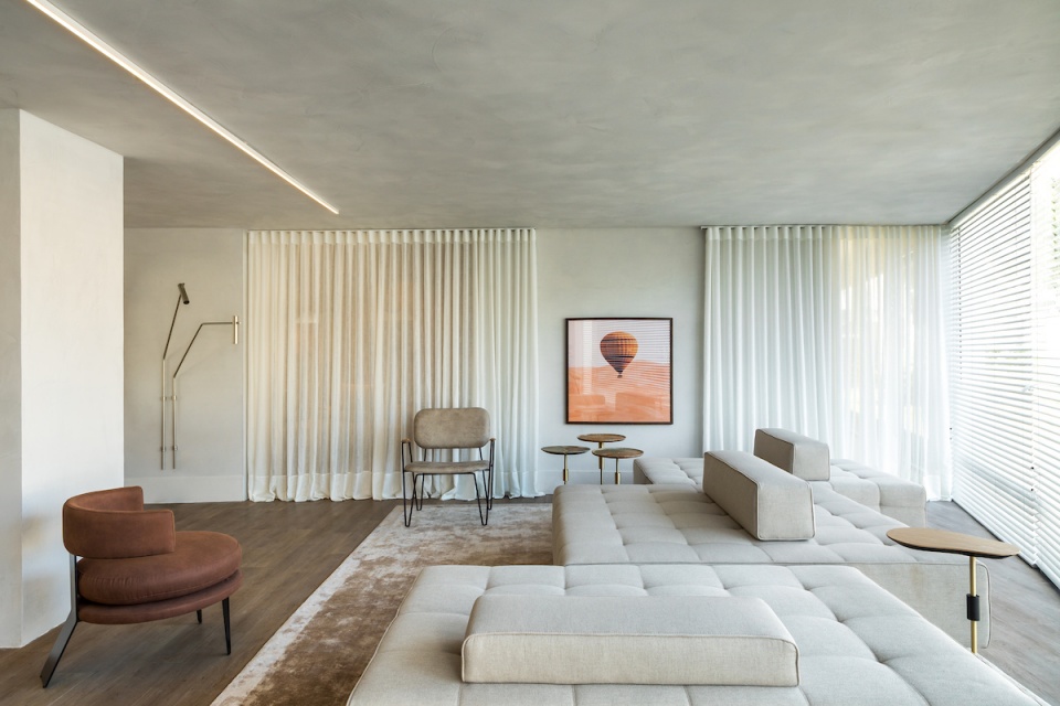 Vitrine Momenttum house by Studio Boscardin.Corsi Arquitetura