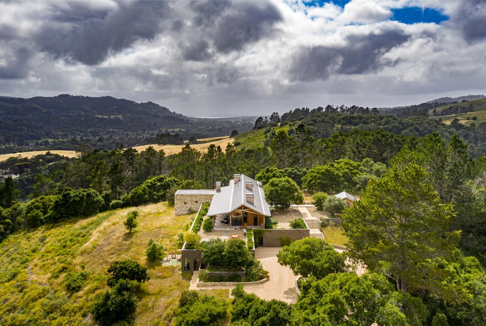 studio schicketanz embraces the california coast