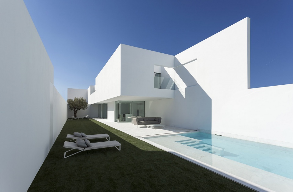 PATI BLAU by FRAN SILVESTRE ARQUITECTOS
