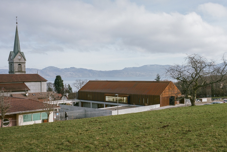 extension of school equipment in lugrin