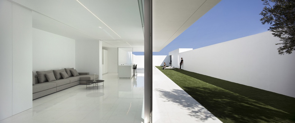 PATI BLAU by FRAN SILVESTRE ARQUITECTOS