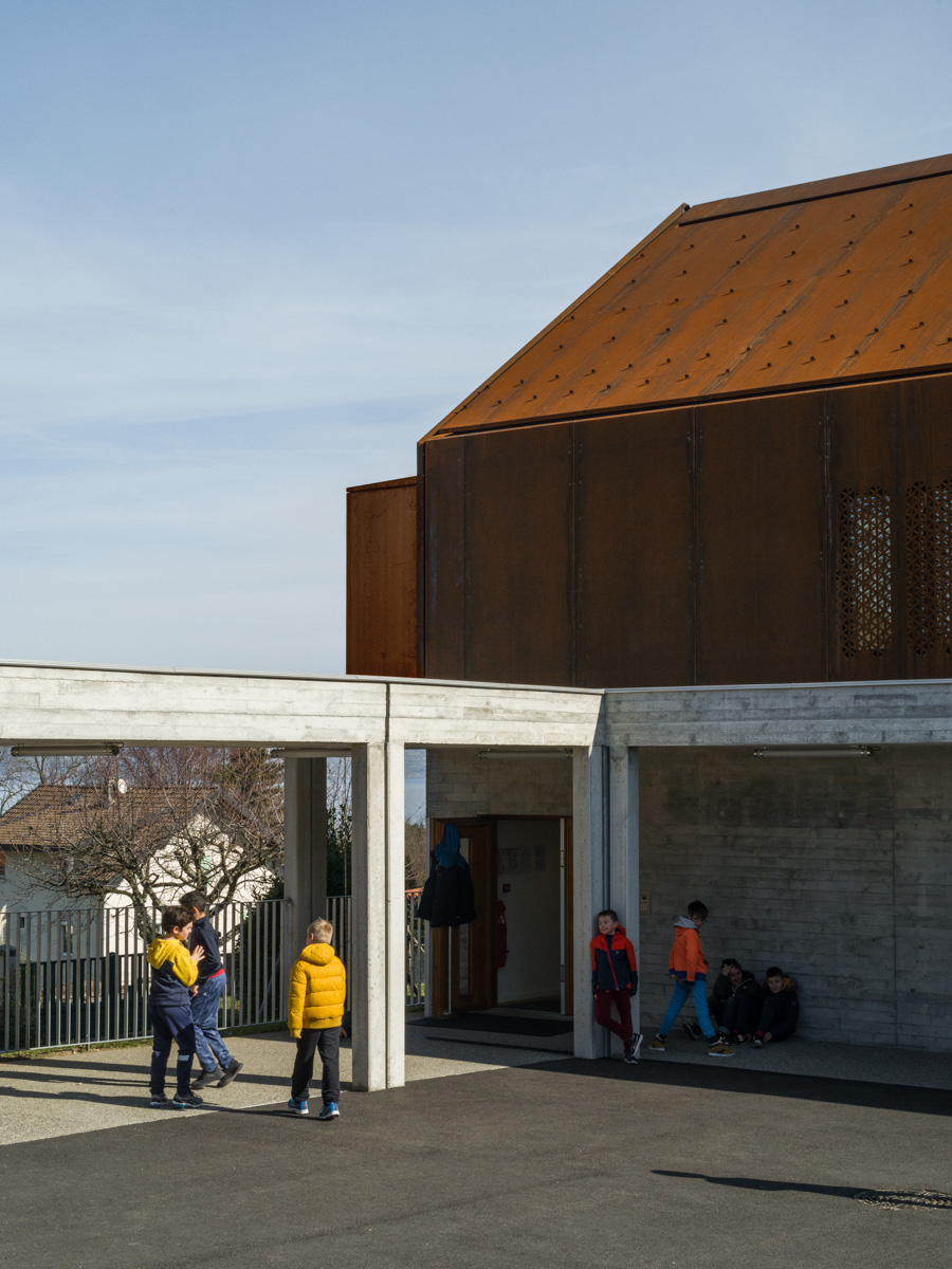 extension of school equipment in lugrin