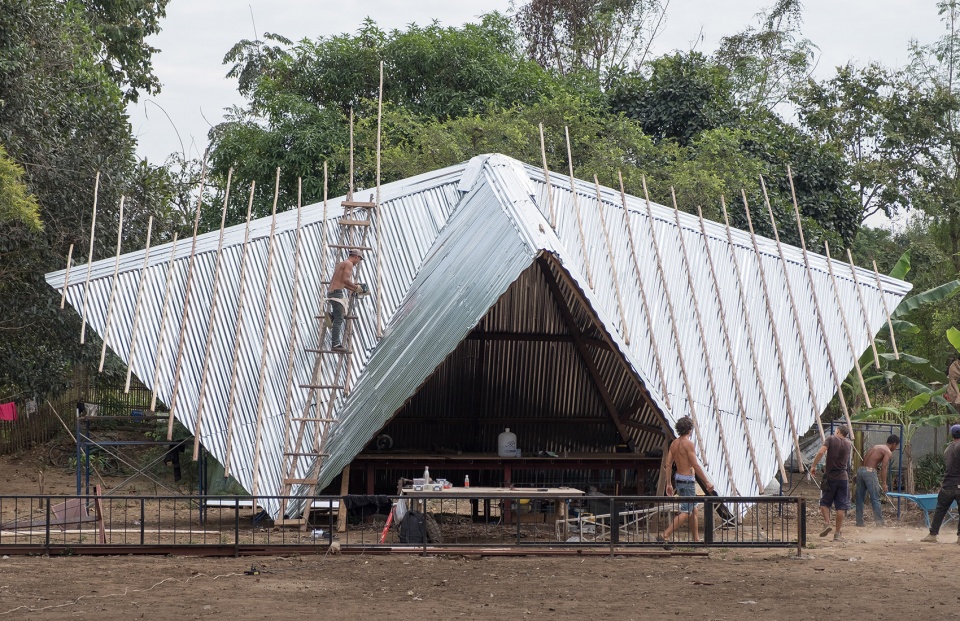 the green island by estudio cavernas