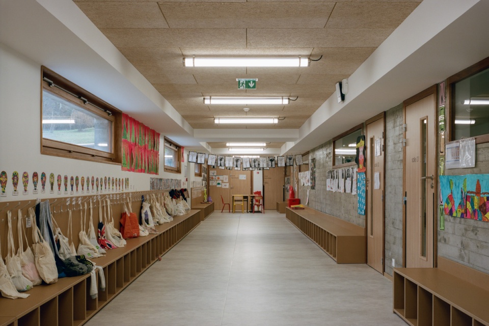 extension of school equipment in lugrin