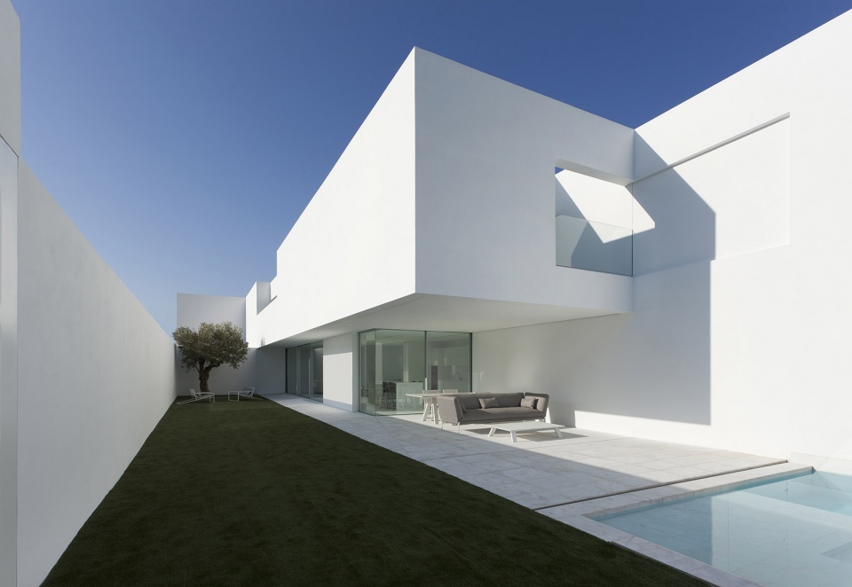 PATI BLAU by FRAN SILVESTRE ARQUITECTOS