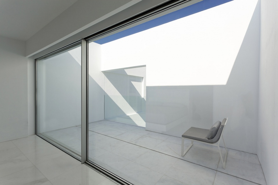 PATI BLAU by FRAN SILVESTRE ARQUITECTOS