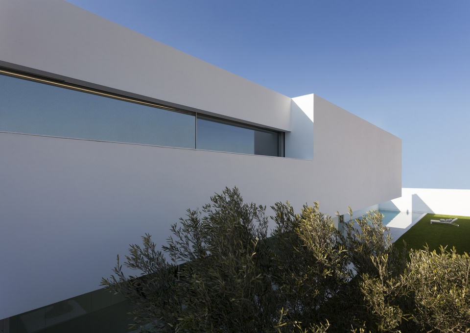 PATI BLAU by FRAN SILVESTRE ARQUITECTOS