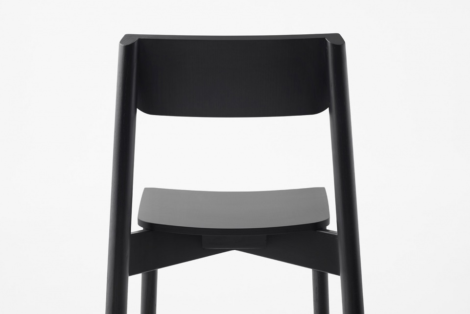 A new wooden chair and table collection 22blade22 Japen by nendo