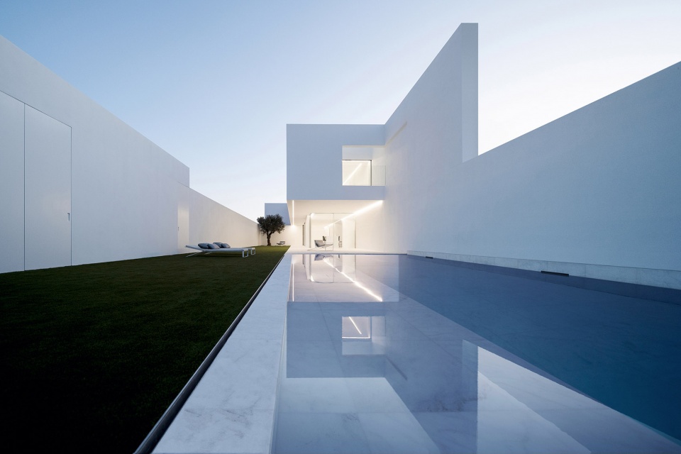 PATI BLAU by FRAN SILVESTRE ARQUITECTOS