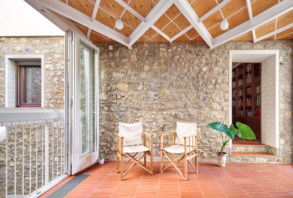 Terraces neighbouring house by unparelldarquitectes
