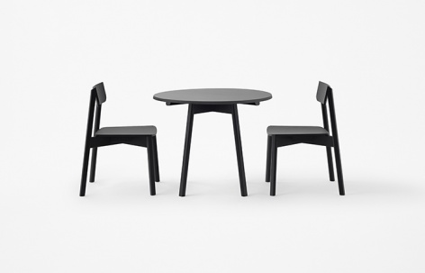 “刀锋”系列木质桌椅，日本 / nendo